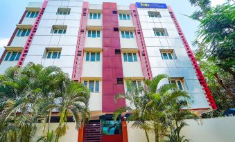 Fabhotel Grand Castle - Housity