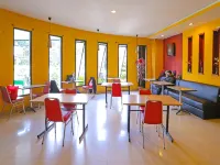 Townhouse Oak Hotel Fiducia Pasar Minggu