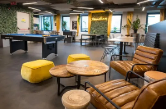 沙勒羅瓦青年旅館