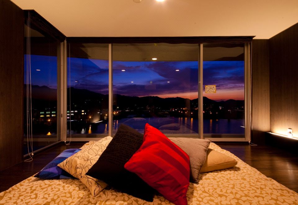 2. 히나노사토 산요..