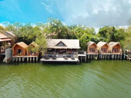 Ramo Resort Отели рядом с достопримечательностью «Wat Traeuy Kaoh»