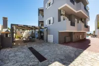 Helena's Aparthotel