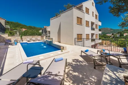 Casa Laurea Отели в г. Затон