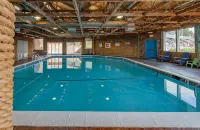 Embarcadero Resort Hotels in Newport
