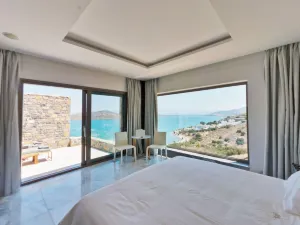 Royal Marmin Bay Boutique & Art Hotel