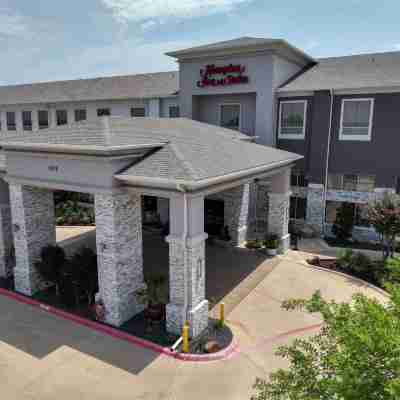 Hampton Inn & Suites Denton Hotel Exterior