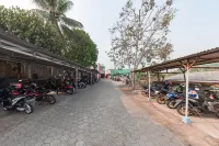 RedDoorz Syariah at Cibadak Sukabumi Hotels in Cikidang