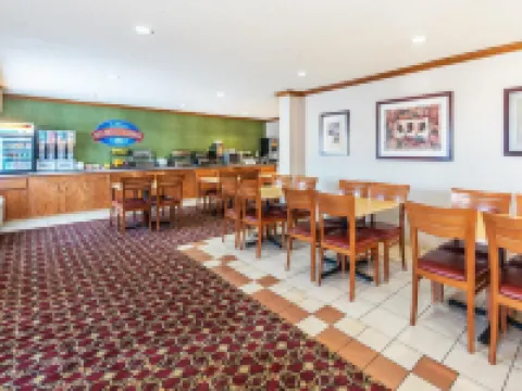 Baymont by Wyndham Salina Hotels in Salina