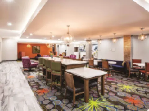 巴吞魯日艾倫港拉昆塔温德姆套房酒店 西巴吞魯日縣酒店