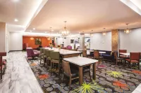 La Quinta Inn & Suites by Wyndham Baton Rouge - Port Allen Hotels in West Baton Rouge Parish