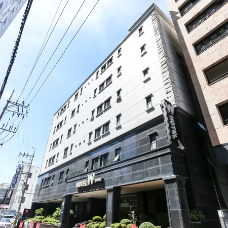 Hotel W Shinjeju Отели рядом с достопримечательностью «Дендрарий Халла»