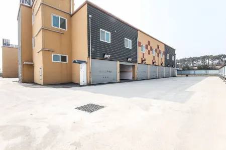 Busan Hwanggeum Drive-in Motel Отели в г. Пуан