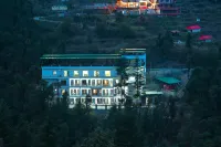Hotel Dhanolti View by la Riqueza Hotels in Kempty Range