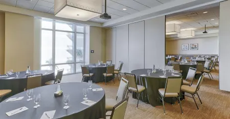 Hilton Vacation Club Oceanaire Virginia Beach Отели рядом с достопримечательностью «Парк штата Ферст Ландинг»