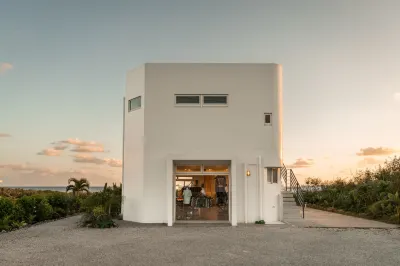 Cruise Room DESLIE Hotels near Irabuohashi Bridge