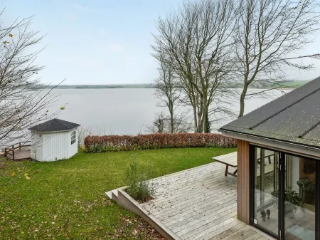 "Lika" - 25m to the Fjord