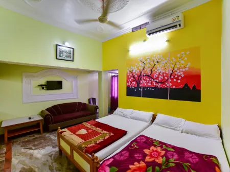 Anukul Guest House Отели рядом с достопримечательностью «Махабодхи»