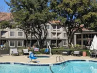La Quinta Inn & Suites by Wyndham Dallas DFW Airport North - Kolam Renang