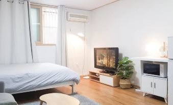 1. 용산의 스튜디오..