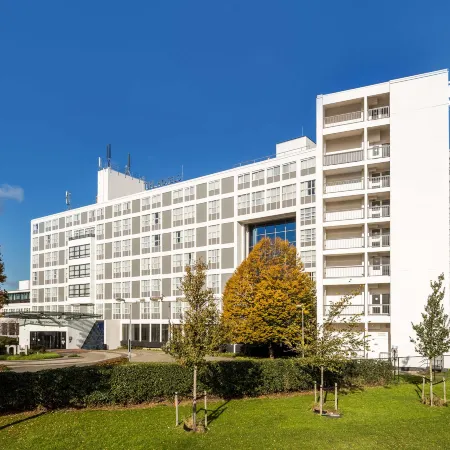 NH Amsterdam Noord Отели рядом с достопримечательностью «Церковь Схеллингвуда»