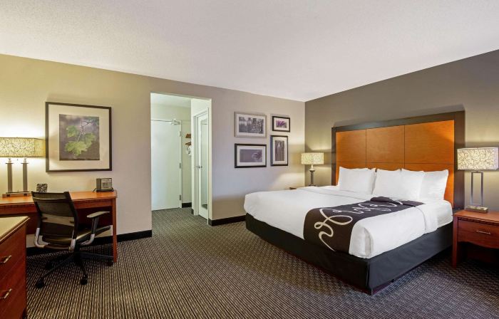 La Quinta Inn & Suites by Wyndham Harrisburg Airport Hershey