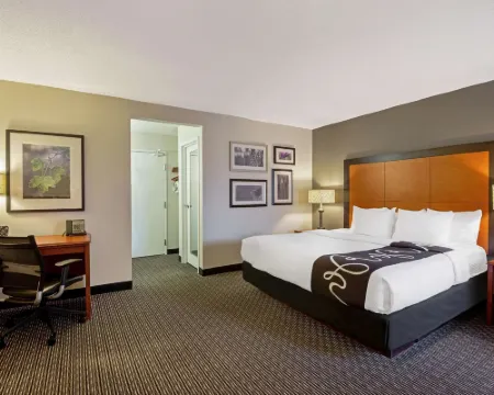 La Quinta Inn & Suites by Wyndham Harrisburg Airport Hershey Hotels in Dauphin County