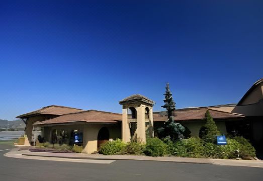 1. 홀리데이 인 익..