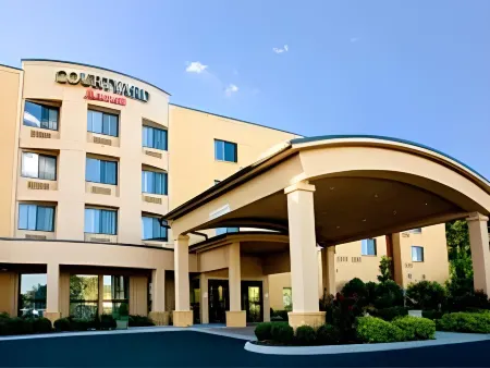Courtyard Blacksburg Отели рядом с достопримечательностью «Политехнический университет Виргинии»