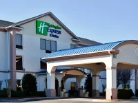 Holiday Inn Express & Suites Sanford Hôtels à : Sanford