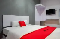 RedDoorz Near Pasar Batang Hotels in Kecamatan Batang