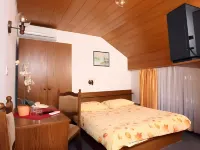 Pri Ancki B&B Ljubljana Suburbs Hotels in Municipality of Škofja Loka