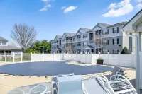 Community Pool & Private Balcony: Chic Lewes Gem - 3 estrellas