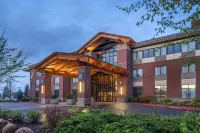 Best Western Premier Boulder Falls Inn فنادق في Lebanon