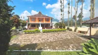 Villa Cempaka Pangalengan Hotels in Pangalengan