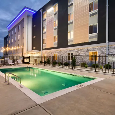 Everhome Suites Lexington - Horse Park