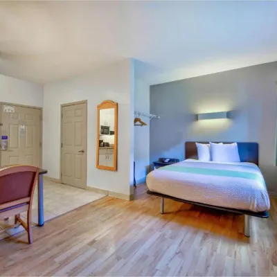OYO Townhouse Beaumont Medical Center Area I-10 Hotels near H-E-B plus!