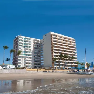 Las Flores Beach Resort