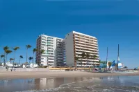 Las Flores Beach Resort Hotel dekat Monumento a Jose Angel Espinoza Ferrusquilla