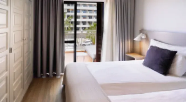 珊瑚孔波斯特拉海灘酒店