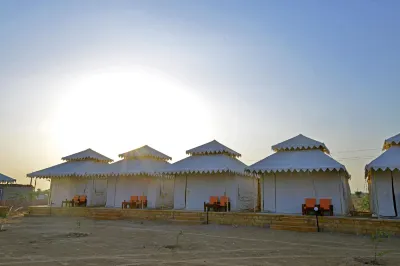 Desert Overnight Camp Hotels in Sam