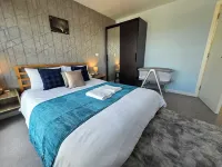 Spectacular 3Bed Rooftop Skyview Hotels in Tooting