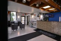 Travelodge by Wyndham Milwaukee - Parvekkeita