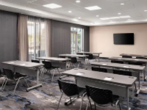 Fairfield Inn & Suites Waycross ウェークロスのホテル