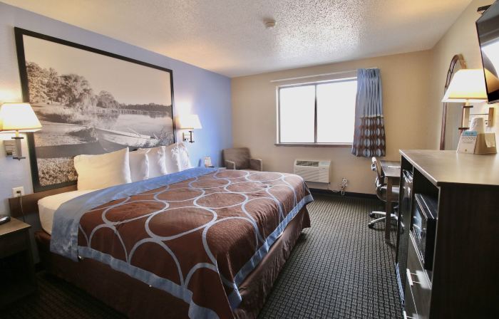 Super 8 by Wyndham Kenosha/Pleasant Prairie