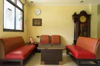 RedDoorz @ Dwipa Wisata Hotel Hotels in Bumi Waras