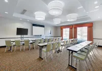 La Quinta Inn & Suites by Wyndham Starkville at MSU Hotels in West Point