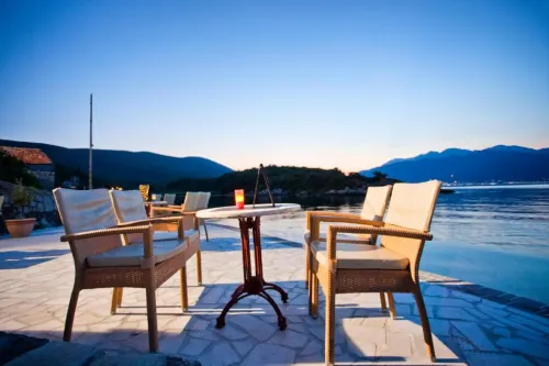 Sea view studio with balcony and private beach - 3-Star
