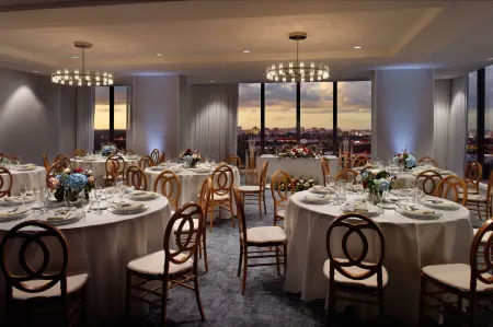 Courtyard Miami Coconut Grove Отели рядом с достопримечательностью «Miami City Hall»