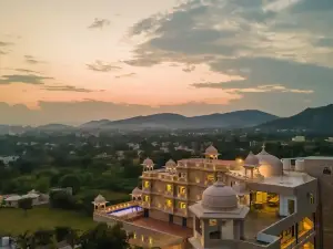 Traavista Aravali Mahal - Luxury Lake View Heritage Resort