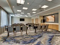 Fairfield Inn & Suites Dallas Love Field Hotels in der Nähe von Freizeitpark Zero Gravity